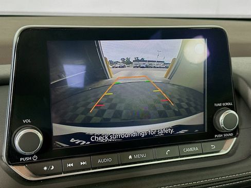 Used 2023 Nissan Rogue SV FWD image 13
