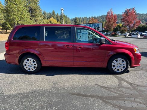 Used 2014 Dodge Grand Caravan SE w/ Quick Order Package 29E SE FWD image 2