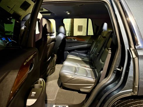 Used 2020 Cadillac Escalade Luxury image 17