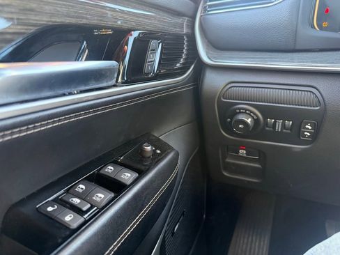 Used 2022 Jeep Wagoneer Series III image 7