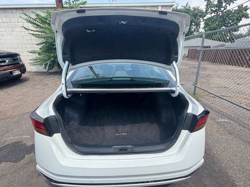 Used 2025 Nissan Altima 2.5 SV FWD image 29