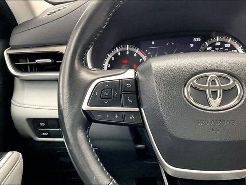 Used 2023 Toyota Highlander XLE AWD/4WD image 21