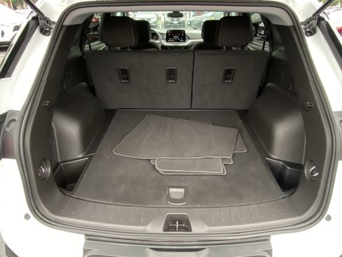 Used 2025 Chevrolet Blazer LT AWD/4WD image 12