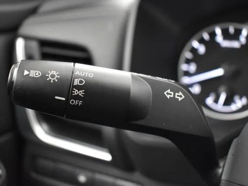 Used 2025 Nissan Rogue SV image 27