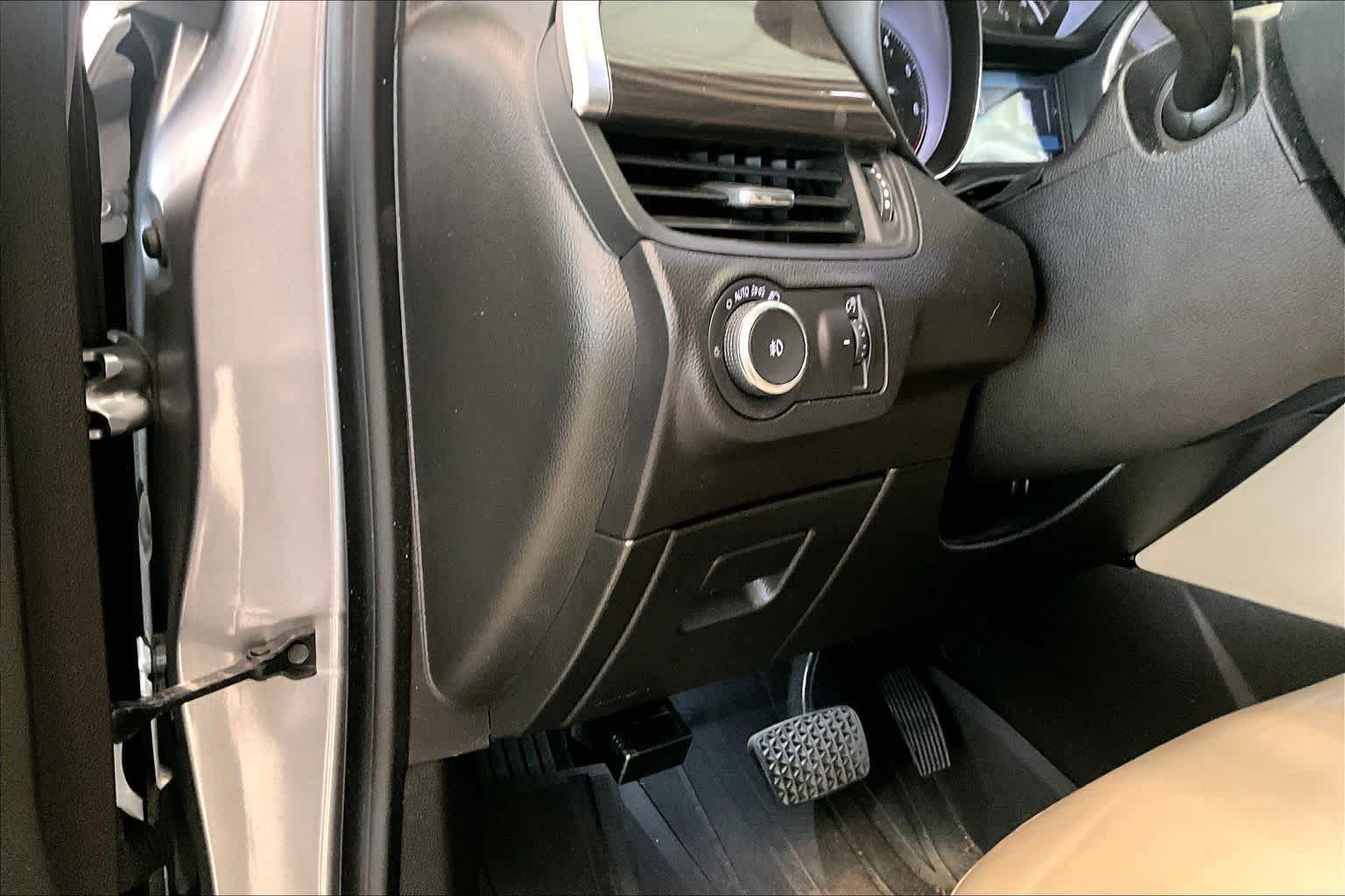 Used 2020 Buick Envision Essence w/ LPO, Cargo Package FWD image 29