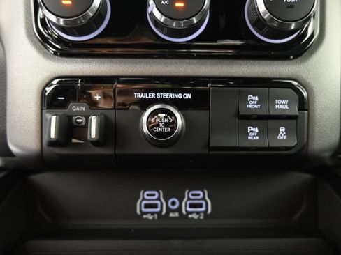Used 2025 RAM 1500 Big Horn AWD/4WD image 29
