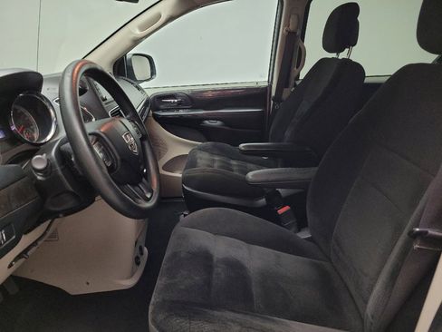 Used 2019 Dodge Grand Caravan SE FWD image 17