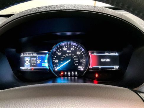 Used 2018 Ford Explorer XLT w/ XLT Appearance Package image 12