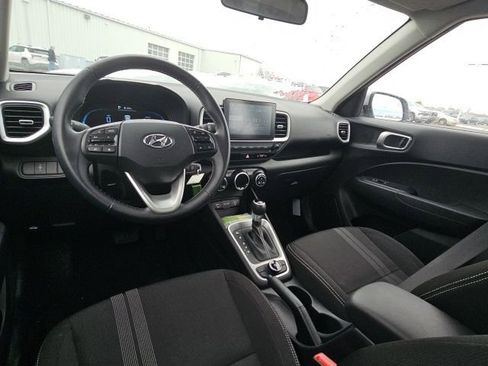 Used 2023 Hyundai Venue SEL image 28