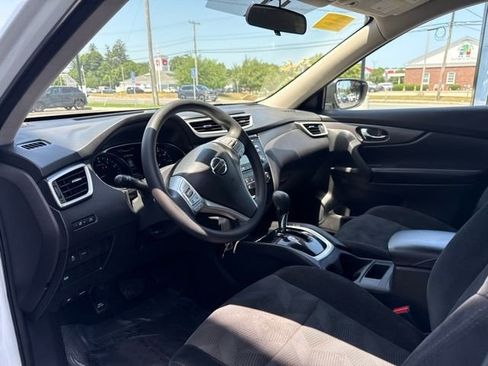 Used 2016 Nissan Rogue S w/ Appearance Package FWD image 9