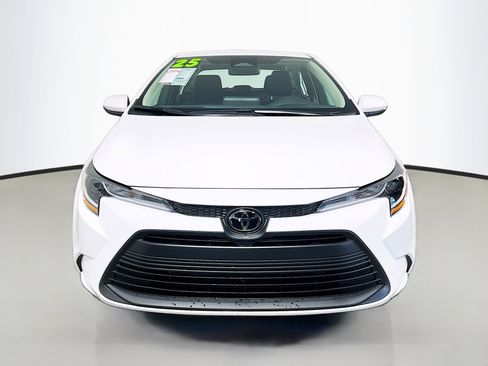 Used 2025 Toyota Corolla LE FWD image 11