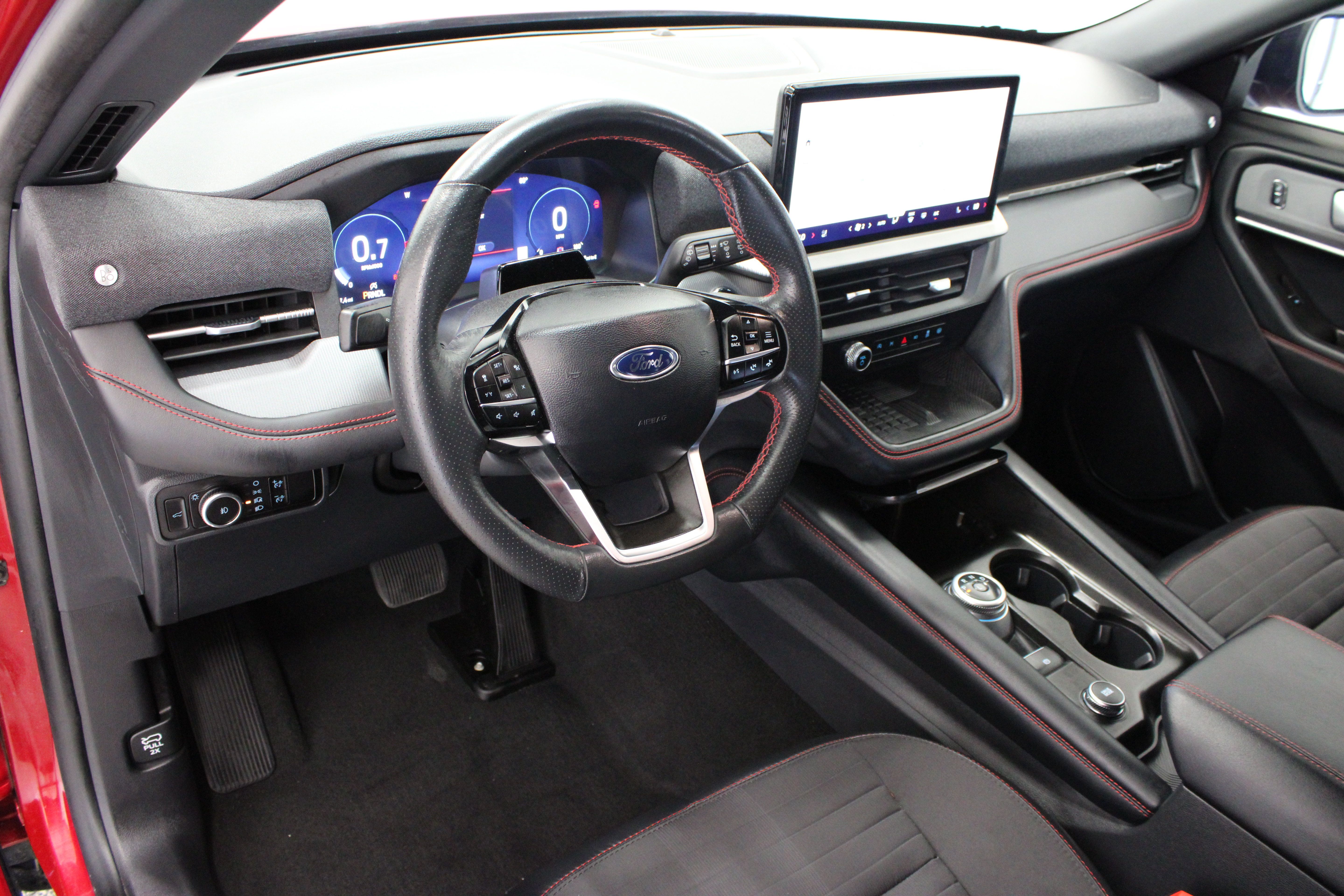 Used 2025 Ford Explorer ST-Line w/ Premium Package RWD image 13