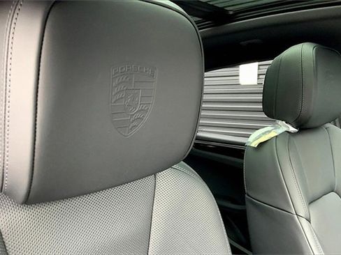 New 2025 Porsche Macan image 8