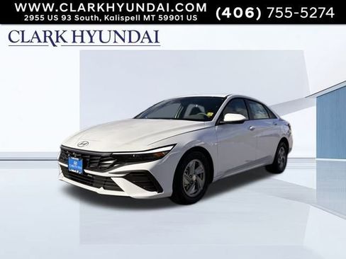 Used 2025 Hyundai Elantra SE image 1