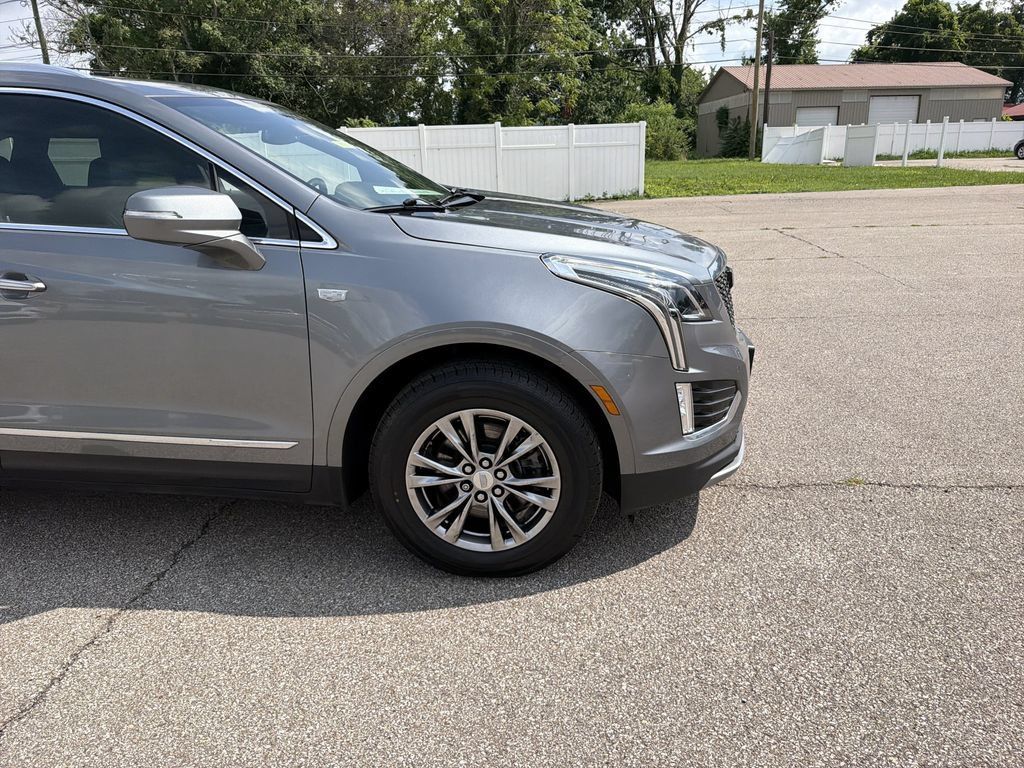 Used 2021 Cadillac XT5 Premium Luxury AWD/4WD image 2