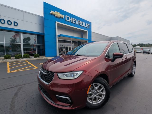 Used 2023 Chrysler Pacifica Touring-L FWD image 32