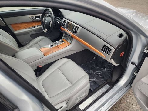 Used 2010 Jaguar XF Luxury RWD image 29