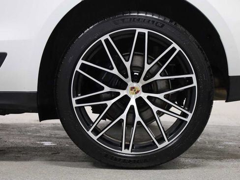 Certified 2026 Porsche Macan AWD/4WD image 39
