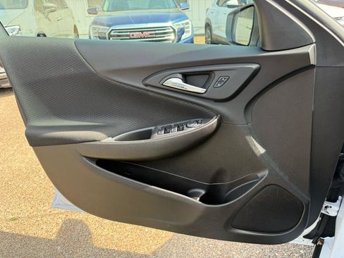 Used 2025 Chevrolet Malibu LT image 14