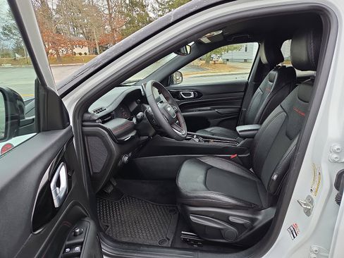 Used 2024 Jeep Compass Trailhawk image 14