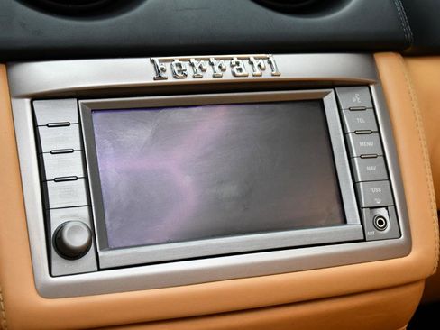 Used 2014 Ferrari California RWD image 33