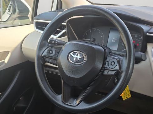 Used 2025 Toyota Corolla LE FWD image 18
