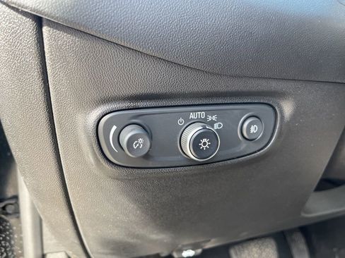 Used 2020 Chevrolet Equinox Premier image 20