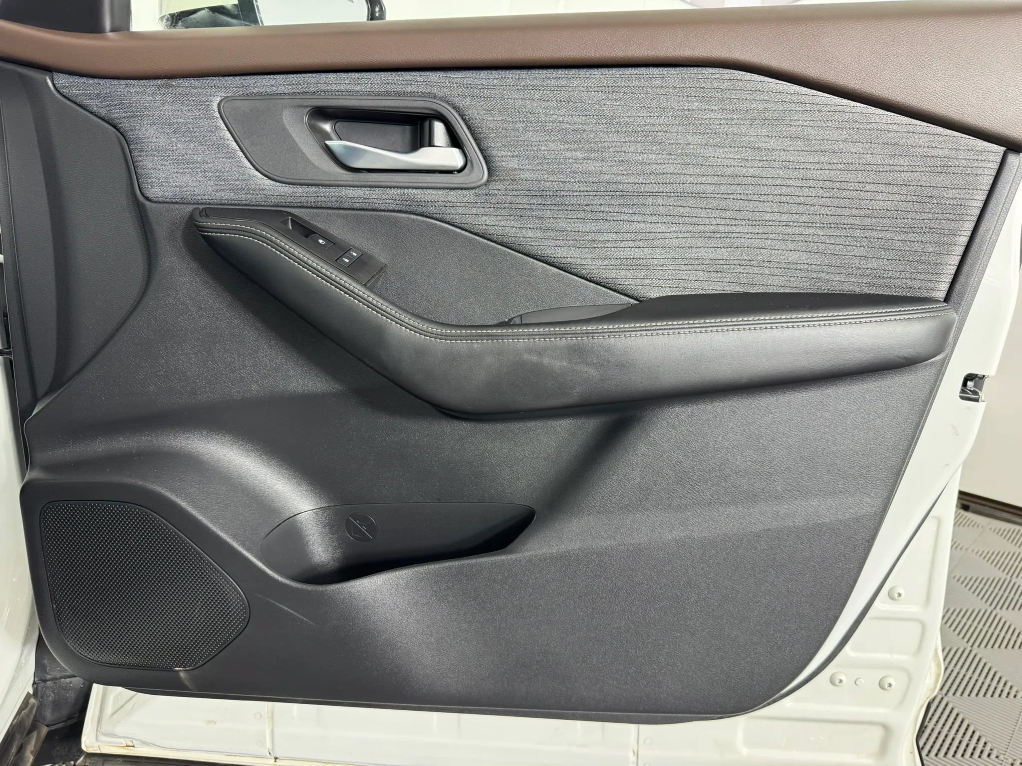 Used 2023 Nissan Rogue SV AWD/4WD image 40