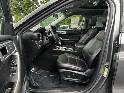 Certified 2022 Ford Explorer XLT w/ Equipment Group 202A AWD/4WD image 19