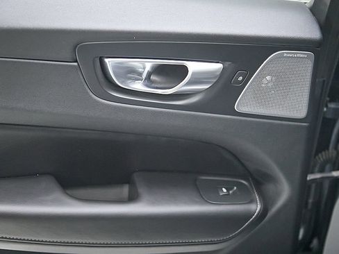 Certified 2023 Volvo XC60 B5 Ultimate image 21