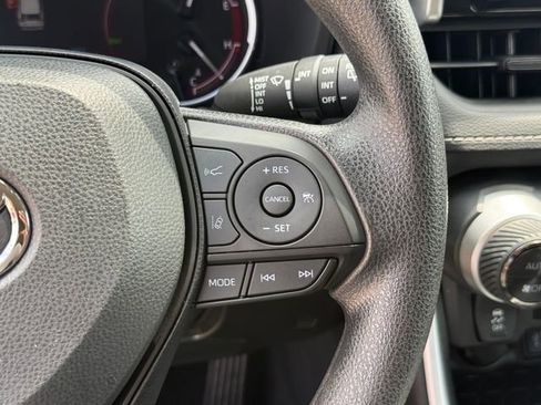 Used 2025 Toyota RAV4 XLE FWD image 19