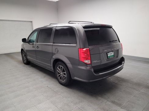 Used 2017 Dodge Grand Caravan SXT image 5