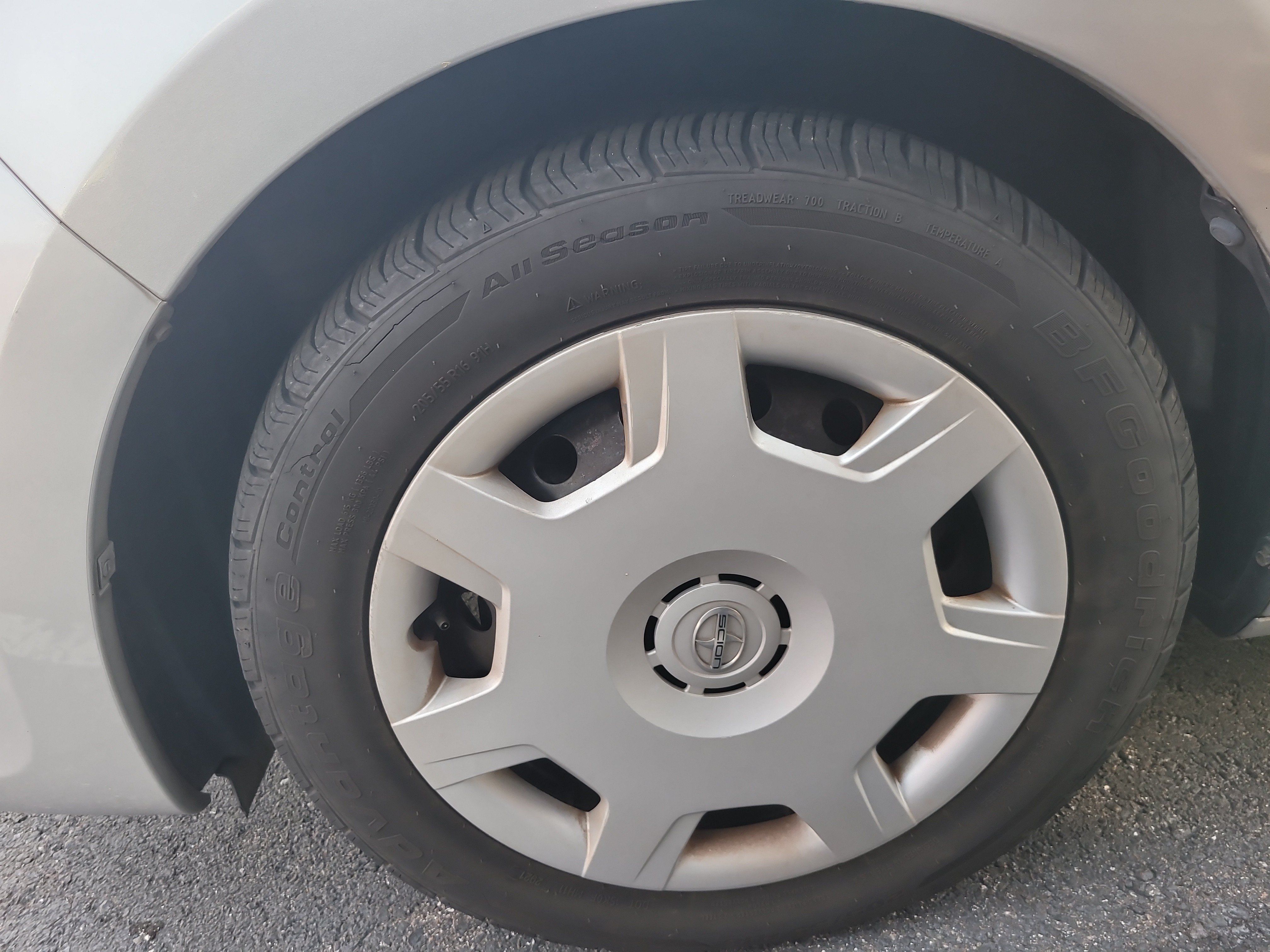 Used 2014 Scion xB FWD image 9