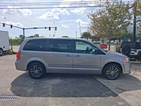 Used 2017 Dodge Grand Caravan SE w/ Power Window Group FWD image 5