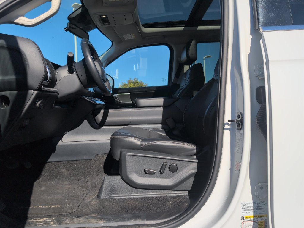 Used 2025 Ford Expedition Platinum AWD/4WD image 5