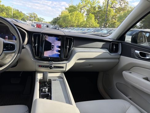 Used 2024 Volvo XC60 B5 Plus w/ Protection Package Premier AWD/4WD image 31