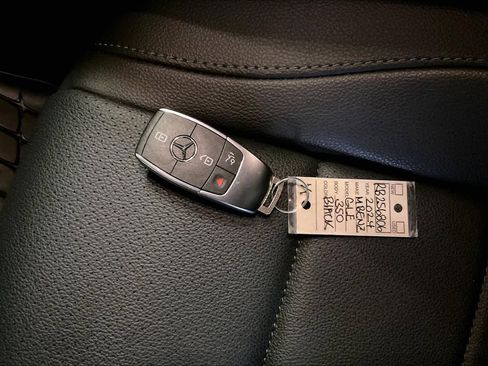 Used 2024 Mercedes-Benz GLE 350 4MATIC image 13