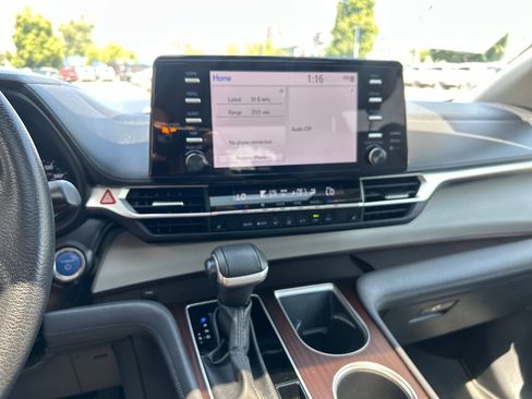 Used 2023 Toyota Sienna XLE FWD image 16