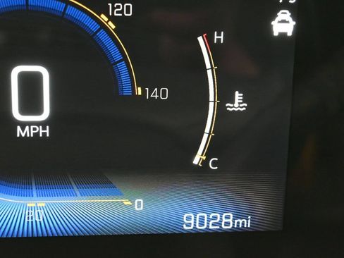 Used 2025 Chevrolet Trax LT w/ LT Convenience Package FWD image 16