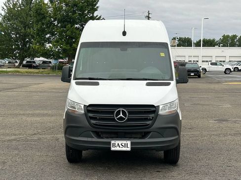 Used 2022 Mercedes-Benz Sprinter 1500 image 9