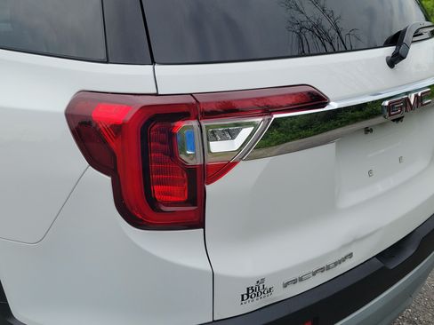 Used 2023 GMC Acadia SLT w/ Technology Package AWD/4WD image 11