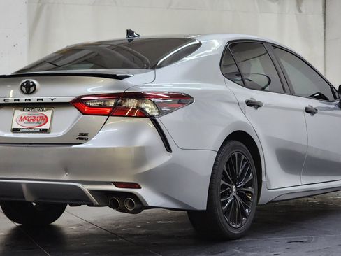 Used 2022 Toyota Camry SE image 5