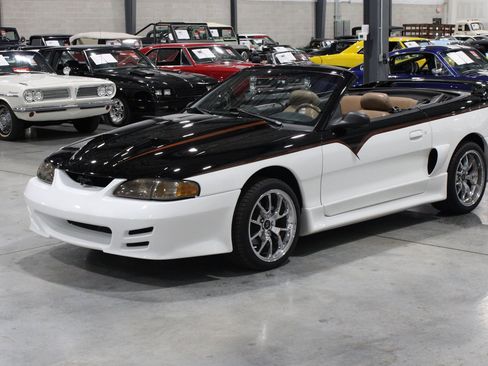 Used 1995 Ford Mustang GT RWD image 2
