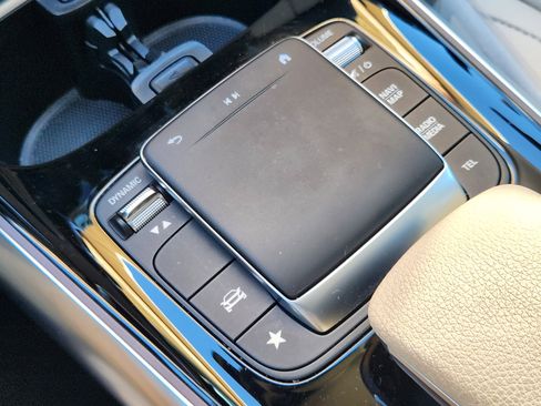 Certified 2022 Mercedes-Benz GLA 250 image 22