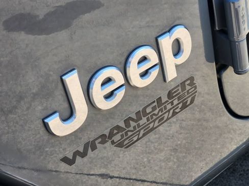 Used 2018 Jeep Wrangler Unlimited Sport S AWD/4WD image 12