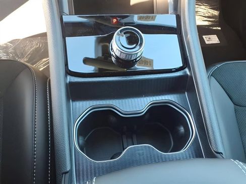 New 2025 Jeep Grand Cherokee Altitude image 11