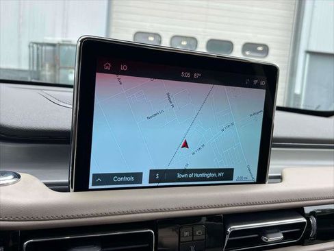 Used 2023 Lincoln Aviator AWD w/ Premium Package image 31