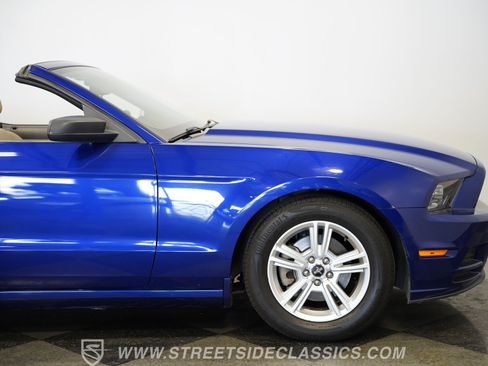 Used 2014 Ford Mustang Convertible RWD image 34