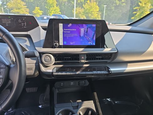 Used 2024 Toyota Prius LE FWD image 20