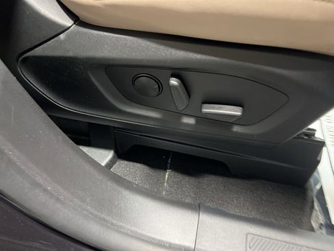 Used 2024 Ford Explorer XLT w/ Equipment Group 202A image 10